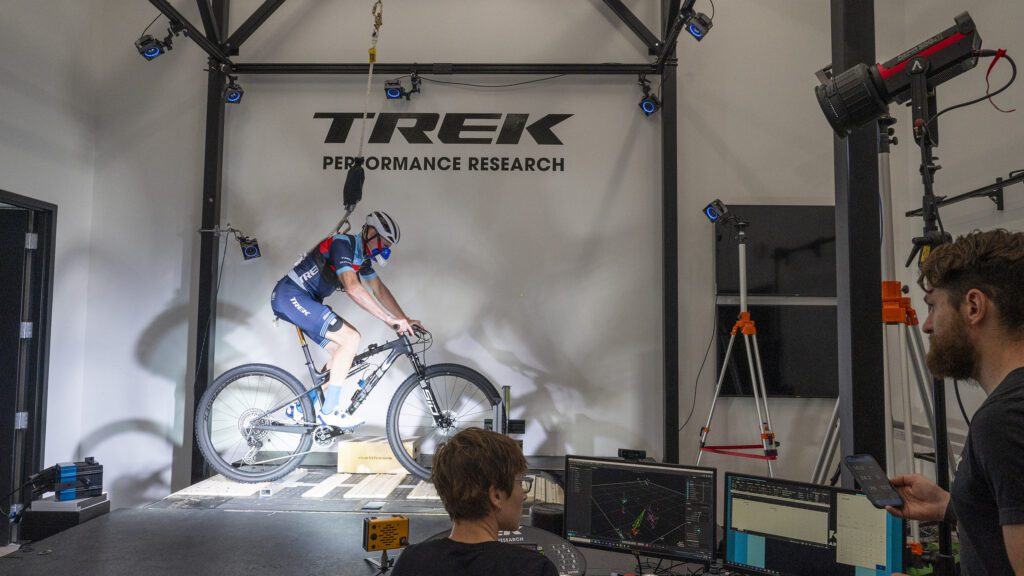 Trek performance and research lap prepares to conduct a test with Vo2 master analyzer machine to evaluate athletic performance and record VO2 max, vt1 and vt2